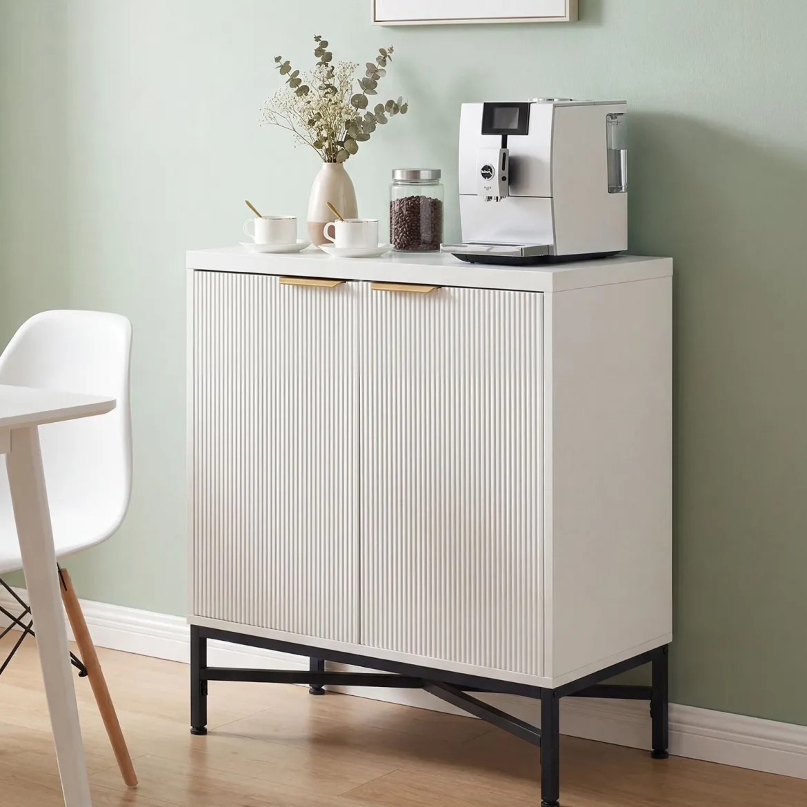 Aufbewahrungsschrank Sideboard aus Holz mit Geriffelten Türen & Robustem Metallgestell Weiß