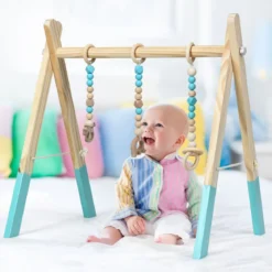 Baby Gym Babyspielgerät Spieltrapez Spielbogen Holzspielzeug Aktivitätszentrum mit 3 Kinderspielzeugen