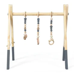 Baby Gym Babyspielgerät Spieltrapez Spielbogen Holzspielzeug Aktivitätszentrum mit 3 Kinderspielzeugen