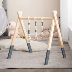 Baby Gym Babyspielgerät Spieltrapez Spielbogen Holzspielzeug Aktivitätszentrum mit 3 Kinderspielzeugen