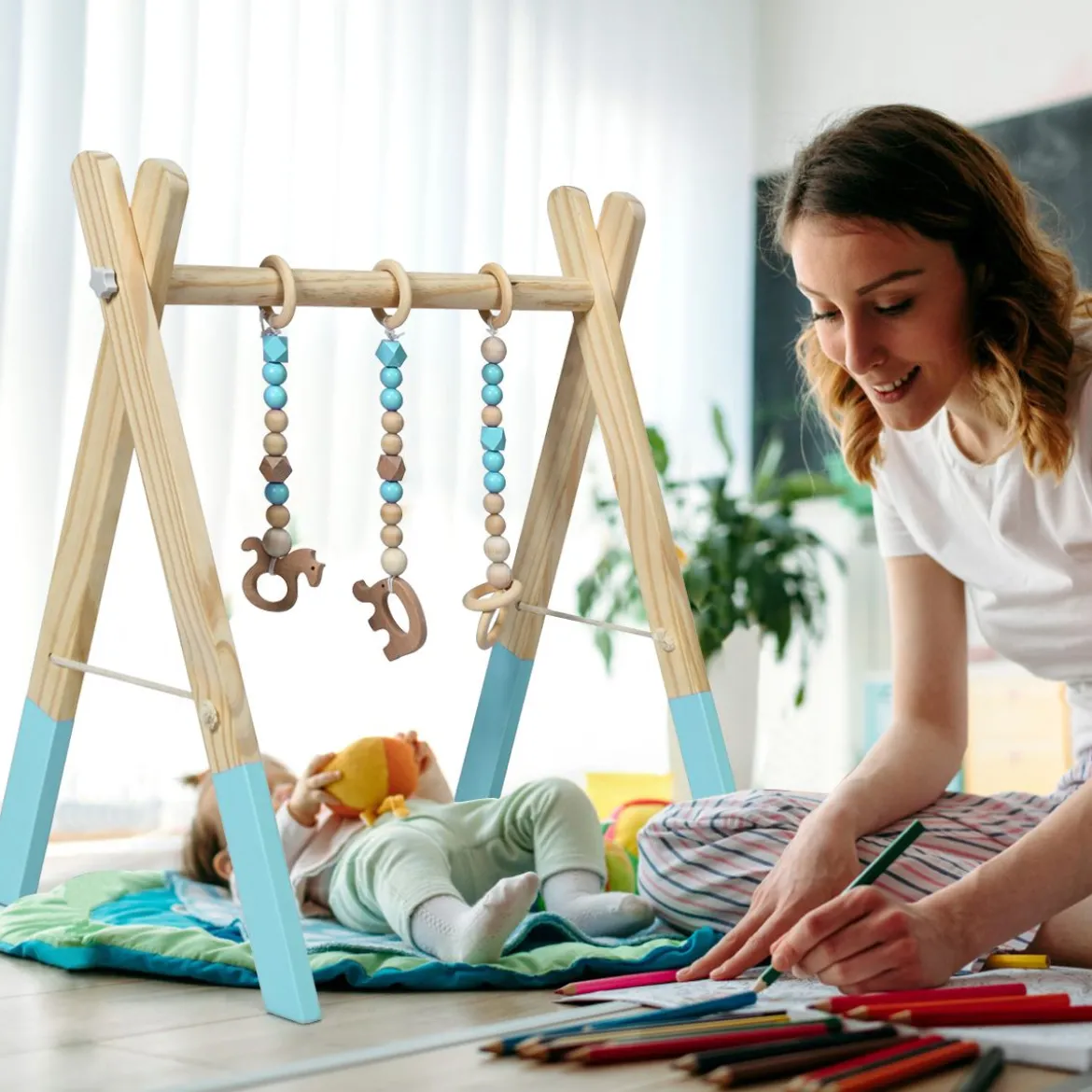 Baby Gym Babyspielgerät Spieltrapez Spielbogen Holzspielzeug Aktivitätszentrum mit 3 Kinderspielzeugen