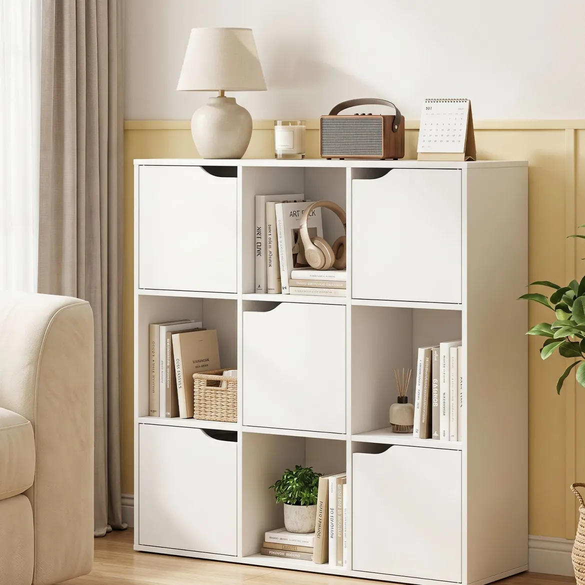 Bücherregal aus Holz Bücherschrank mit 9 Würfeln & 5 Türen Würfelregal mit Kippschutz Weiß