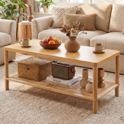 Beistelltisch aus Holz Rechteckiger Wohnzimmertisch mit Rattanablage Couchtisch mit Verstellbaren Füßen Natur