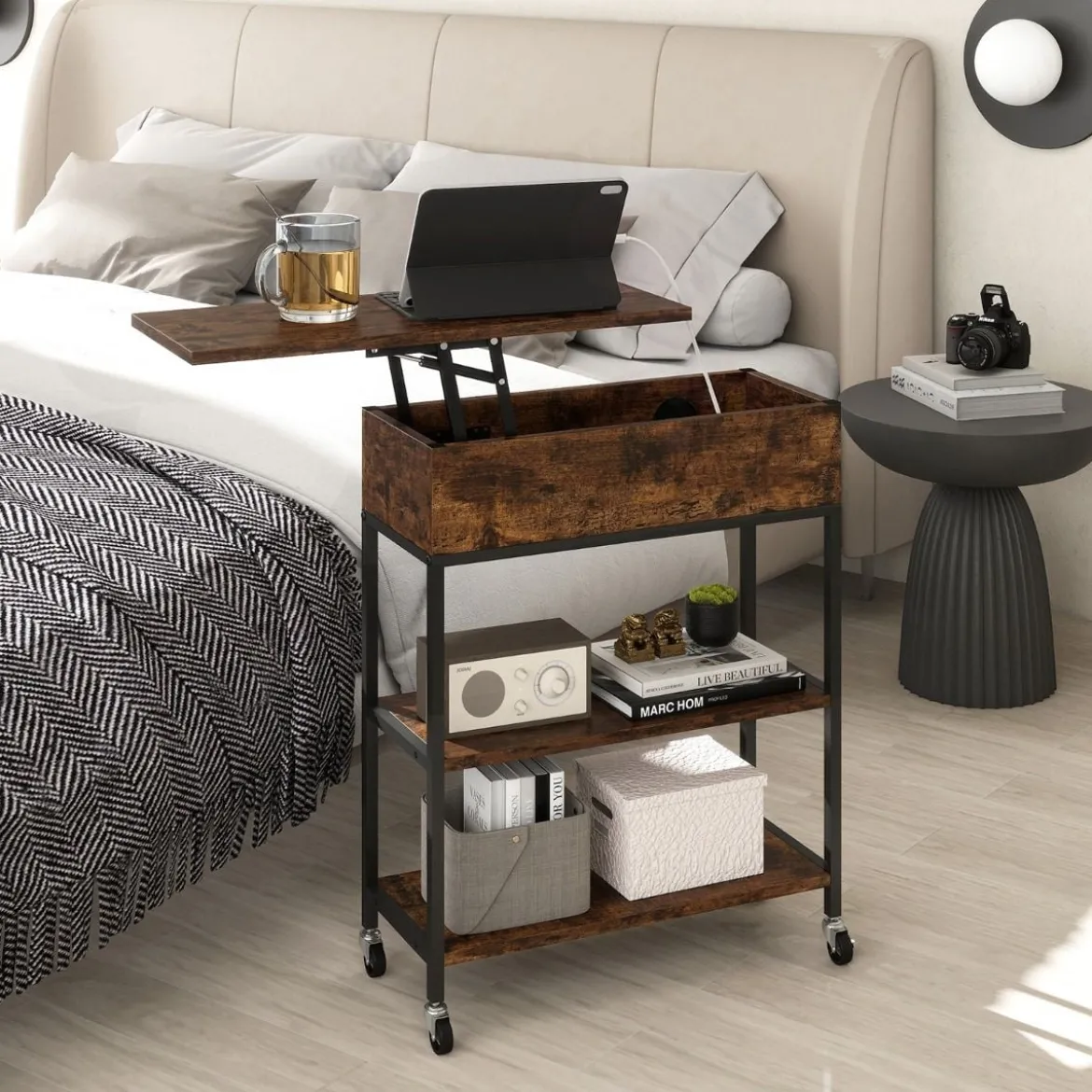 Beistelltisch mit Hebeplatte & Ladestation & Verstecktem Stauraum & Regalen Rollbarer Couchtisch