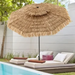 247 cm hoher Sonnenschirm im hawaiianischen Stil strohbedeckter Tiki-Terrassenschirm mit 8 Streben