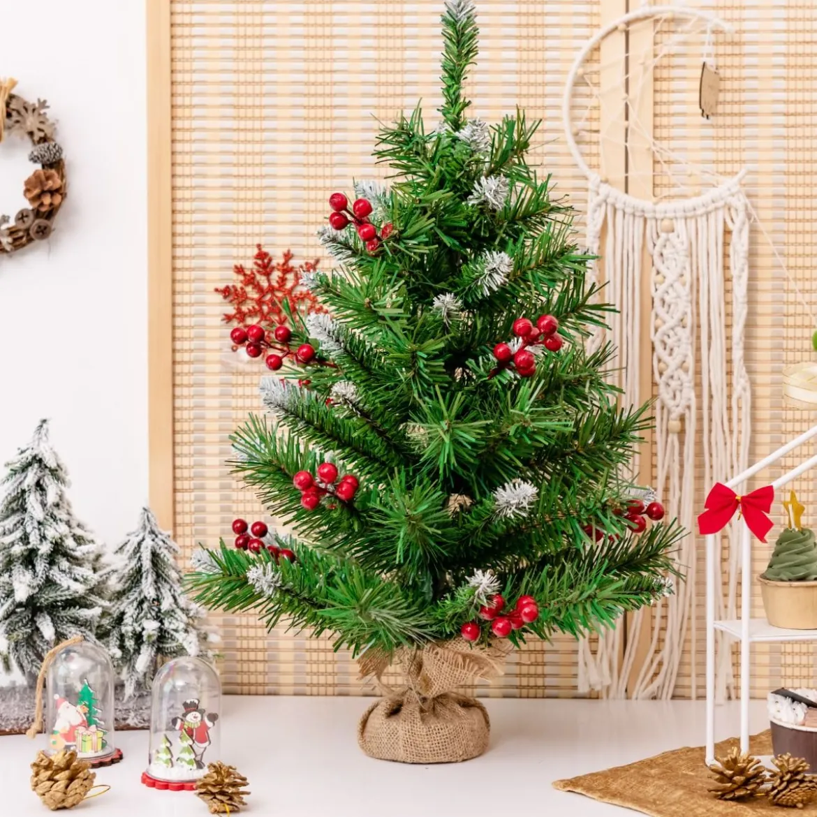 60 cm hoher Tisch-Weihnachtsbaum Realistischer Christbaum mit PVC-Zweigen und Beeren Grün