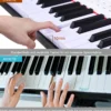 Digitales Klavier mit 88 Tasten tragbares elektronisches Keyboard 127 x 21,5 x 6,5 cm Weiß + Schwarz