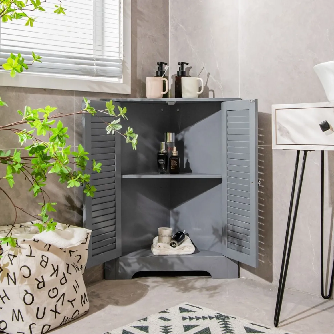 Eckschrank mit Lamellentür & Höhenverstellbarem Regal Platzsparend Badezimmerschrank Grau