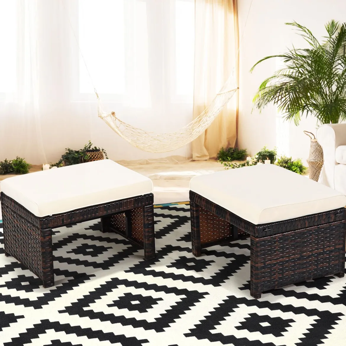 2er Set Rattan-Ottomanen Outdoor-Fußhocker mit weichem Kissen 49 x 40 x 33 cm Weiß