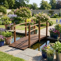 Gartenbrücke aus Tannenholz Bogenbrücke mit Geländer Wetterfest 500kg Tragkraft 230 x 73 x 108 cm
