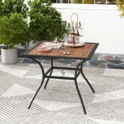 Gartentisch mit Tischplatte in Holzoptik Terrassentisch mit verstellbarem Schirmloch 85 x 85 x 74 cm