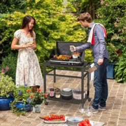 Grillwagen für den Außenbereich mit zwei Regalen 4 feststellbaren Rädern & Seitengriff Schwarz