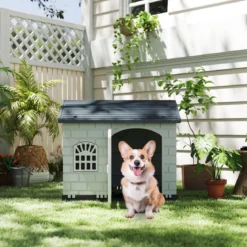 Hundehütte Kunststoff wetterfester Hundehaus mit abschließbarer Tür 3 Fenstern & Schrägdach für kleine Hunde Katzen