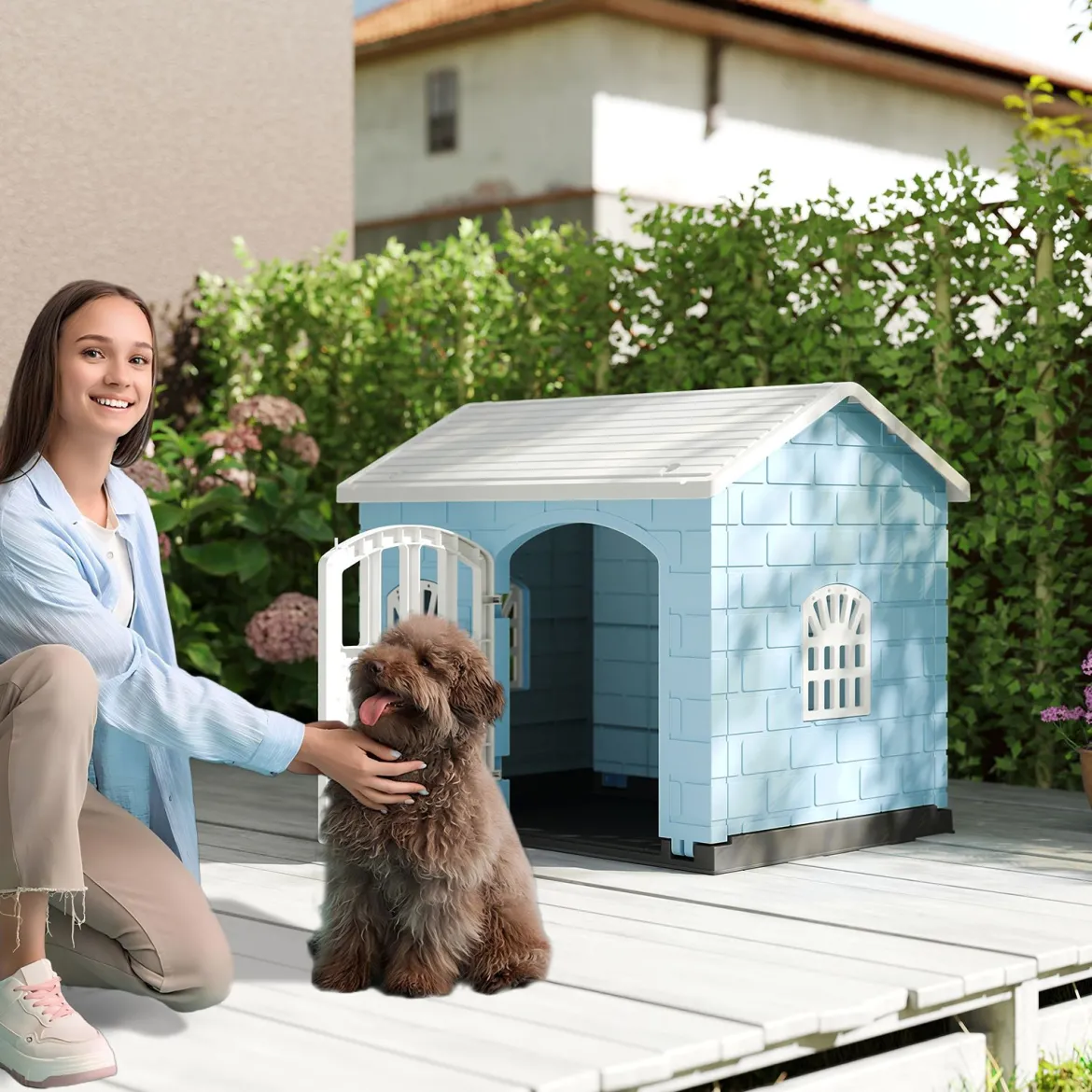 Hundehütte Kunststoff wetterfester Hundehaus mit abschließbarer Tür 3 Fenstern & Schrägdach für kleine Hunde Katzen