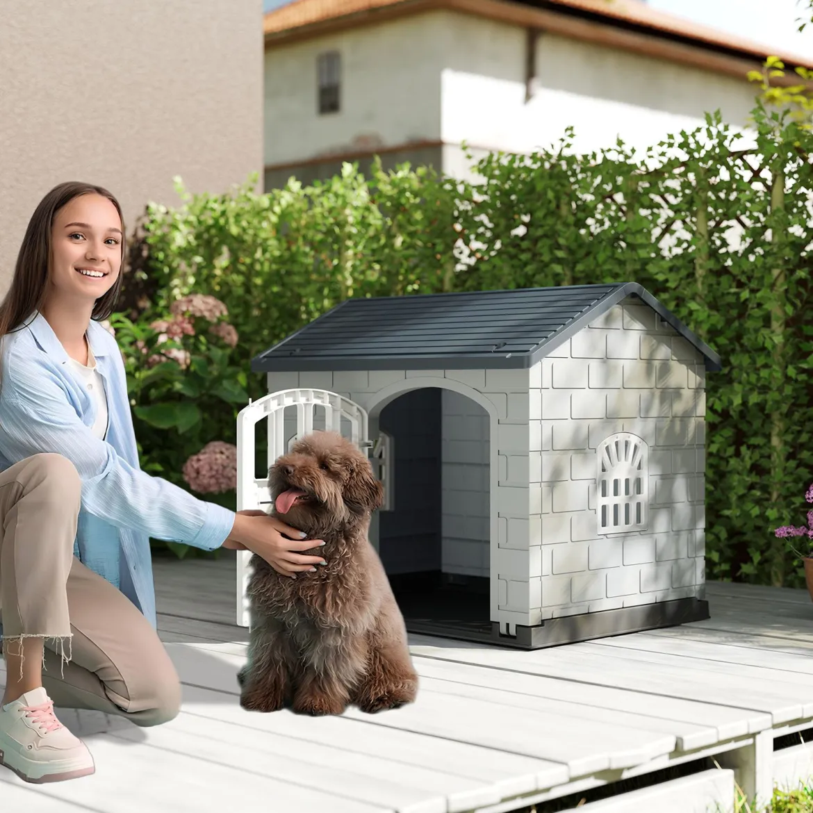 Hundehütte Kunststoff wetterfester Hundehaus mit abschließbarer Tür 3 Fenstern & Schrägdach für kleine Hunde Katzen