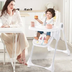 3-in-1-Babyhochstuhl mit 5-fach verstellbarer Fußstütze 3-fach verstellbarer Rückenlehne & 4 Universalrädern Beige