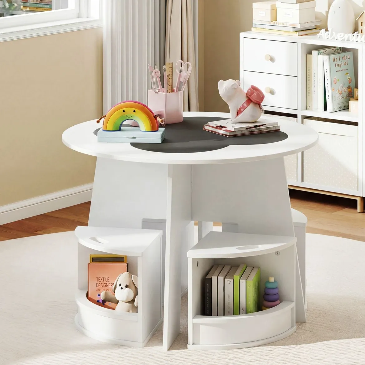 Kindertisch und Stuhl Set aus Holz 5 Teilige Kindersitzgruppe Rund mit 4 Stauraumhocker Weiß