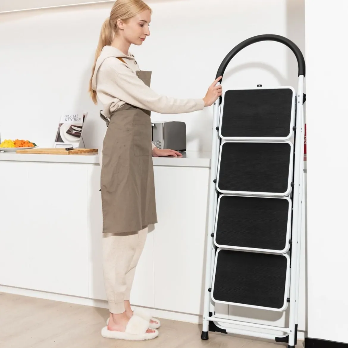 klappbare 4-stufige Leiter mit Handgriff Tragfähigkeit von 150 Kg 46,5 x 90 x 135,5 cm
