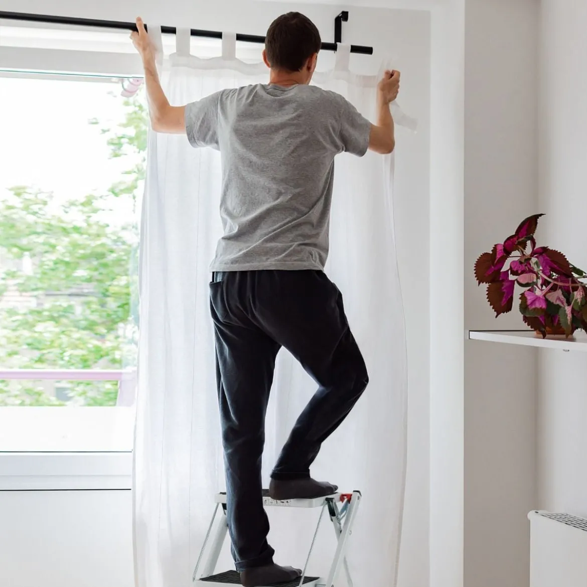Klapptritt mit 2 Stufen Trittleiter Klappbar 20 cm Breit bis 150 kg Belastbar