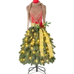 Künstlicher Weihnachtsbaum in Schneiderpuppen Optik mit Abnehmbarem Schal & Roten Beeren