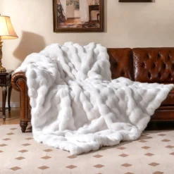 Luxuriöse Kunstpelz-Decke Flauschige Plüsch Kaninchenfell Blasen Decke Beige 153 x 203 cm