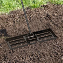 Metall Rasen Nivellierrechen mit Ergonomischem Griff für den Boden Rasenrechen 75 x 25 cm