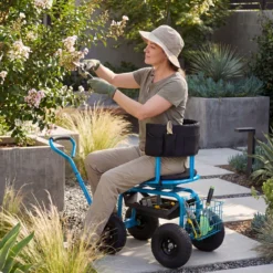 Mobiler Sitz für die Gartenarbeit Gartenwagen Lenkbarer Werkzeugwagen mit Aufbewahrungskorb Blau