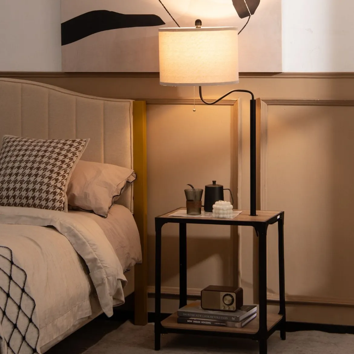 Moderner Beistelltisch mit Tischlampe & 360° Drehbarer Nachttischlampe 49 x 34 x 144 cm
