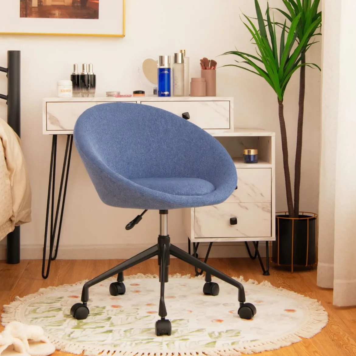 Moderner Drehstuhl aus Leinenstoff mit höhenverstellbarem Sitz und flexiblen Rollen Blau