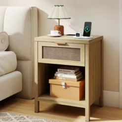Nachttisch Holz mit Schublade Ladestation Rattanfront & Kippschutz-Set 50 x 38 x 64,5 cm Natur