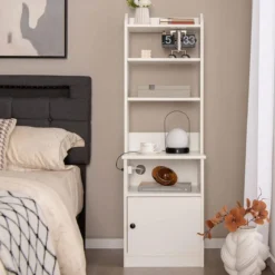 Nachttisch mit Ladefunktion Nachtschrank mit offenen Regalen und Schrank für Boxspringbett 45 x 36 x 140,5 cm Weiß