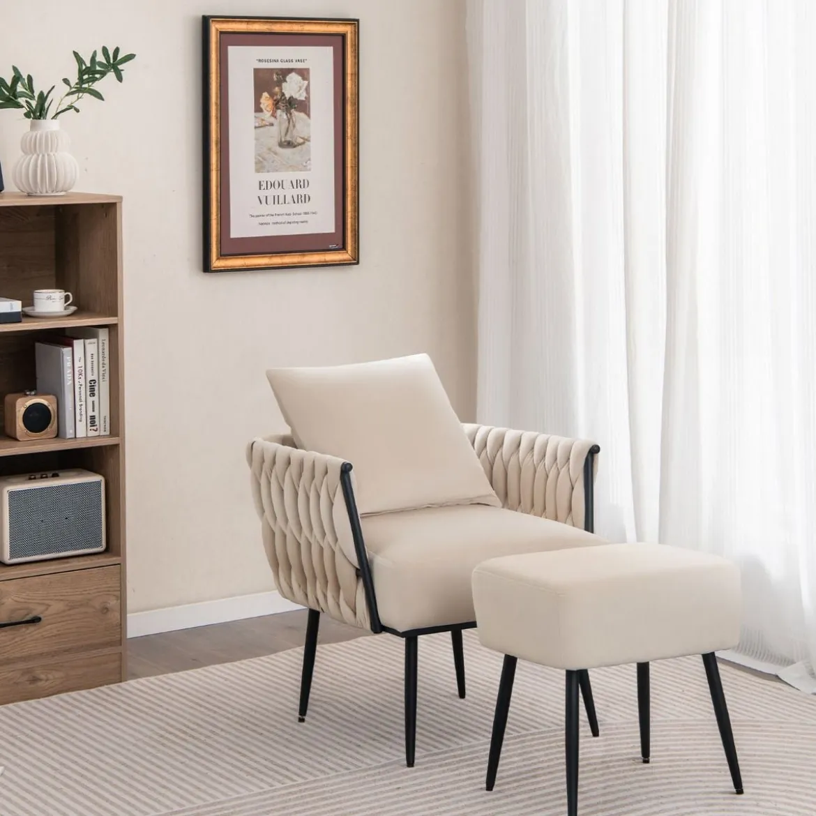 Ohrensessel mit Hocker Sessel mit weichem Kissen geflochtener Rückenlehne 58 cm Sitztiefe Weiß