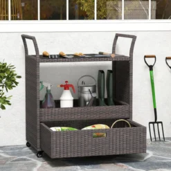 Outdoor Rattan-Barwagen rollbarer Bartresen mit gehärteter Glasplatte offenes Ablagefach Braun