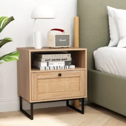 Rattan Nachttisch im Mittelalterstil mit Schublade & Offenem Fach Beistelltisch Akzenttisch