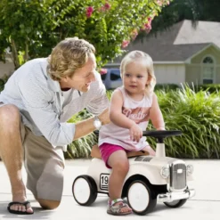 Rutschauto Rutscherfahrzeug mit Stauraum & Kippschutz Kinderfahrzeug mit Lenkrad 58 x 27 x 34 cm Weiß