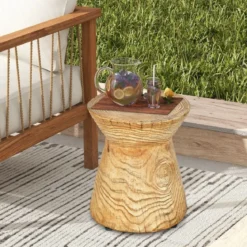 Sanduhrförmiger Beistelltisch 43 cm hoher holzähnlicher Hocker wetterfester Balkontisch runder Sofatisch mit Holzmaserung Natur