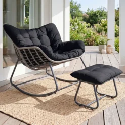 Schaukelstuhl mit Hocker Schaukelsessel mit PE-Rattan & Metallrahmen ergonomischer Relaxsessel