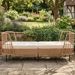 Schlafsofa Outdoor Rattan Sofabett mit Armlehnen Stabilem Metallrahmen bis 360 kg Belastbar