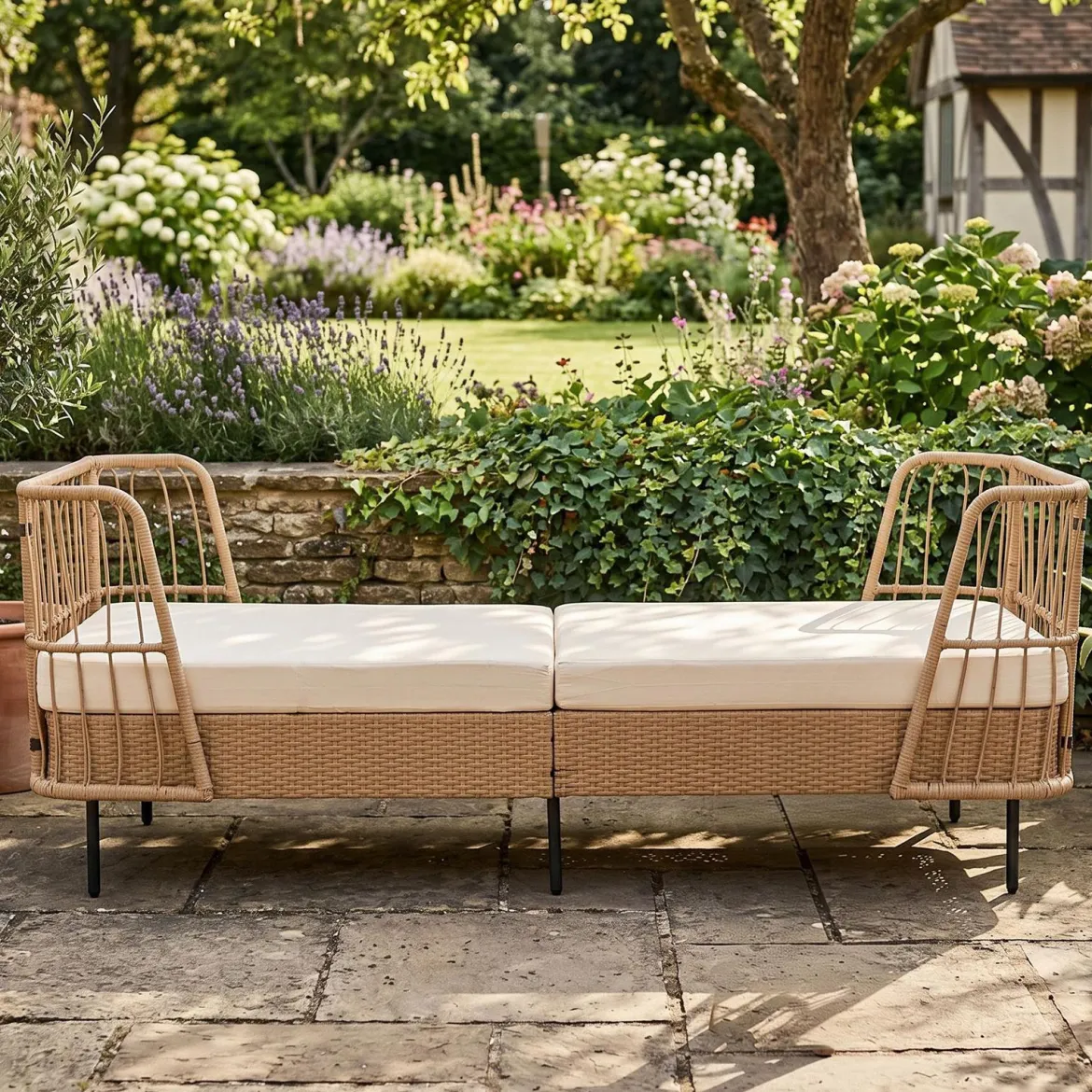 Schlafsofa Outdoor Rattan Sofabett mit Armlehnen Stabilem Metallrahmen bis 360 kg Belastbar