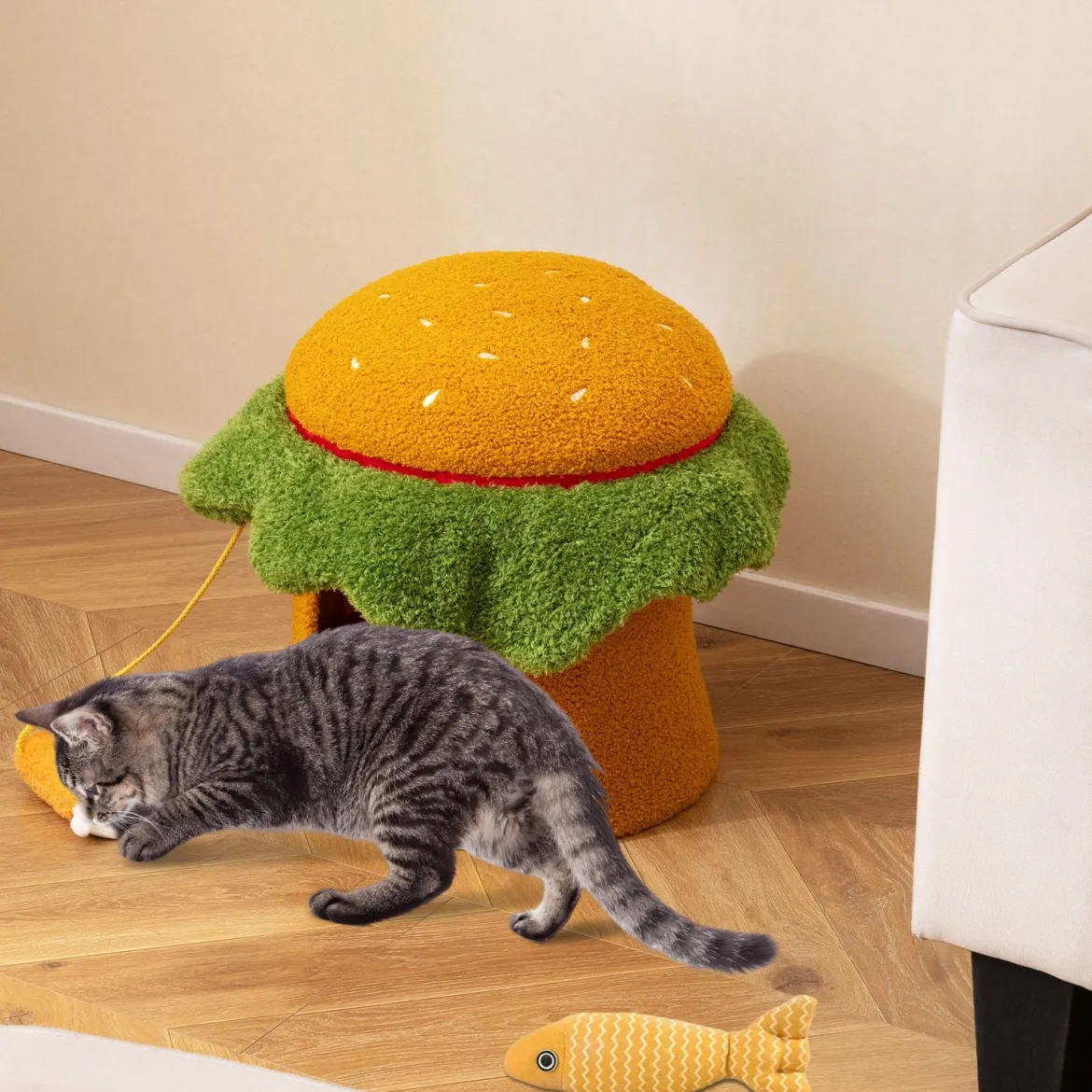 Süßes Katzenbett hamburgerförmiges Katzenhaus mit gepolstertem oberen Sitzplatz hängendem Plüschspielzeug Orange