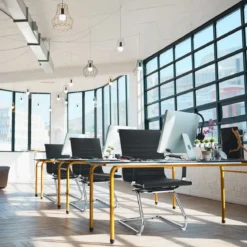 Set aus 8 Bürostühlen Moderne Konferenzstühle mit Mittlerer Rückenlehne & Kufengestell Schwarz
