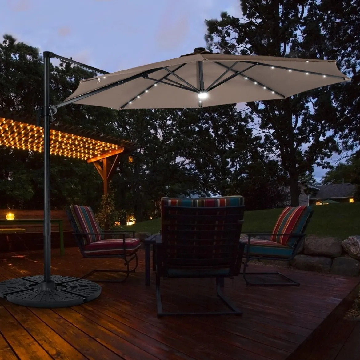Solarbetriebener Schirm mit 28 LED-Lichtern & 3 Neigungseinstellungen Ø300 x 253 cm Braun