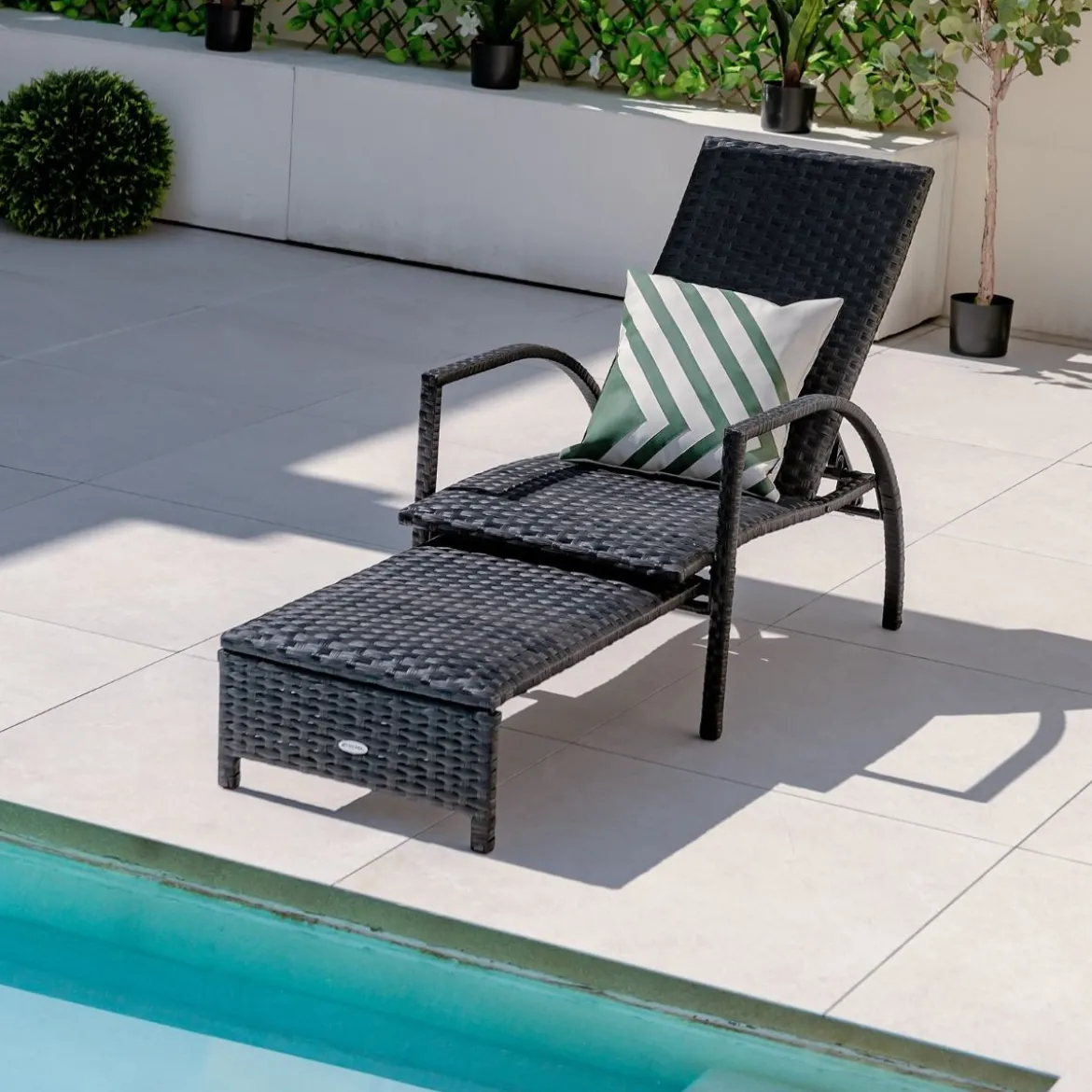 Sonnenliege aus Rattan mit Ausziehbarer Fußstütze & 5-stufig Verstellbarer Rückenlehne