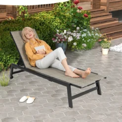 Sonnenliege aus Verzinktem Metall & PE-Rattan mit Rollen & 5-fach verstellbarer Rückenlehne