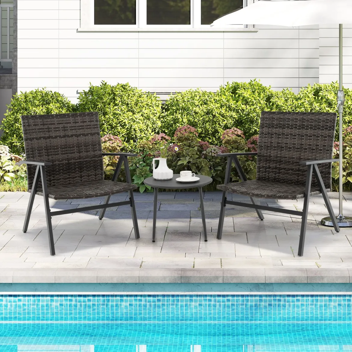 3-teiliges Bistro-Set für den Außenbereich Gartenmöbel-Set inkl. runder Beistelltisch & 2 Stühle aus Metallrahmen