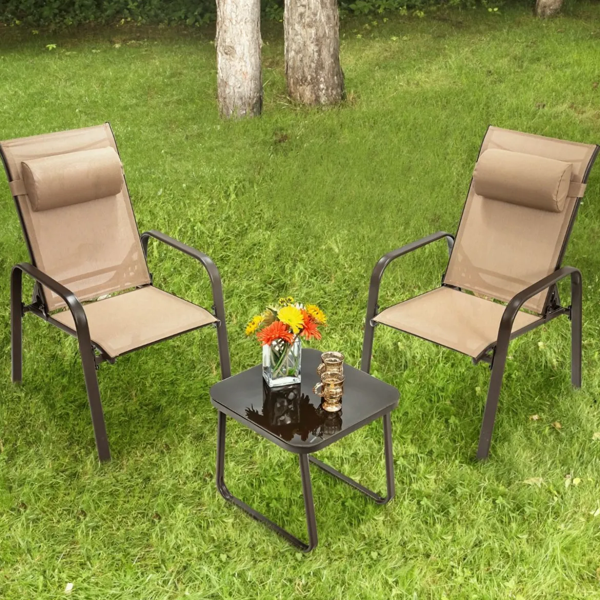 3-teiliges Terrassenmöbel-Set Couchtisch aus Hartglas und 2 stapelbare Stühle braun